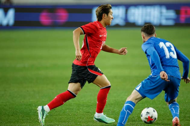 South Korea v Uzbekistan - Friendly Match Lee Kang In of South Korea and Sherzod Nasrullayev of Uzbekistan in action during the International Friendly, Länderspiel, Nationalmannschaft Match presented by Hana Bank between the Republic of Korea and Uzbekistan at Mireu Stadium in Yongin, South Korea, on October 6, 2026. Yongin GYEONGGI South Korea  Copyright: xSeung-ilxRyux originalFilename:ryu-football261006_npEYn.jpg
