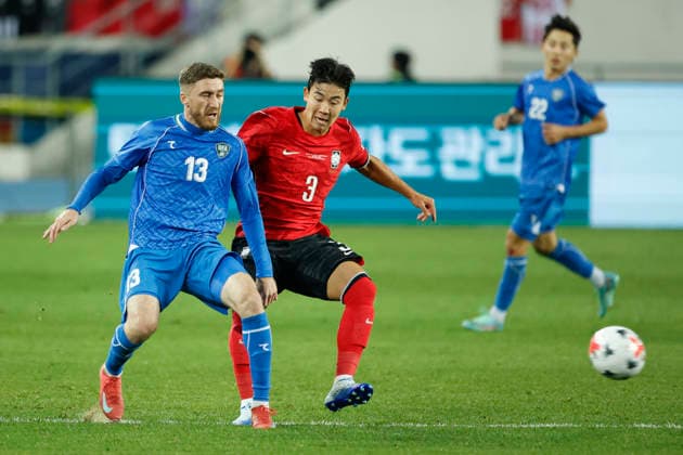 South Korea v Uzbekistan - Friendly Match Kim Tae Hyun of South Korea and Sherzod Nasrullayev of Uzbekistan in action during the International Friendly, Länderspiel, Nationalmannschaft Match presented by Hana Bank between the Republic of Korea and Uzbekistan at Mireu Stadium in Yongin, South Korea, on October 6, 2026. Yongin GYEONGGI South Korea  Copyright: xSeung-ilxRyux originalFilename:ryu-football261006_npLjz.jpg