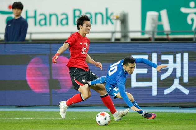 South Korea v Uzbekistan - Friendly Match Cho Hyun Taek of South Korea and Aziz Ganiev of Uzbekistan in action during the International Friendly, Länderspiel, Nationalmannschaft Match presented by Hana Bank between the Republic of Korea and Uzbekistan at Mireu Stadium in Yongin, South Korea, on October 6, 2026. Yongin GYEONGGI South Korea  Copyright: xSeung-ilxRyux originalFilename:ryu-football261006_npQd5.jpg