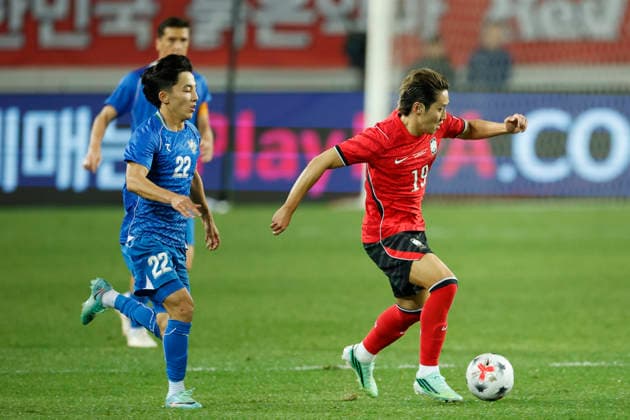 South Korea v Uzbekistan - Friendly Match Lee Kang In of South Korea and Abbosbek Fayzullayev of Uzbekistan in action during the International Friendly, Länderspiel, Nationalmannschaft Match presented by Hana Bank between the Republic of Korea and Uzbekistan at Mireu Stadium in Yongin, South Korea, on October 6, 2026. Yongin GYEONGGI South Korea  Copyright: xSeung-ilxRyux originalFilename:ryu-football261006_npUrk.jpg