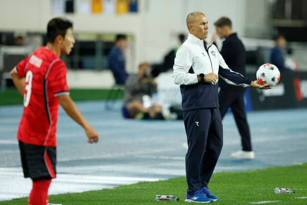 South Korea v Uzbekistan - Friendly Match Fabio Cannavaro, head coach of Uzbekistan, reacts during the International Friendly, Länderspiel, Nationalmannschaft Match presented by Hana Bank between the Republic of Korea and Uzbekistan at Mireu Stadium in Yongin, South Korea, on October 6, 2026. Yongin GYEONGGI South Korea  Copyright: xSeung-ilxRyux originalFilename:ryu-football261006_npYI6.jpg