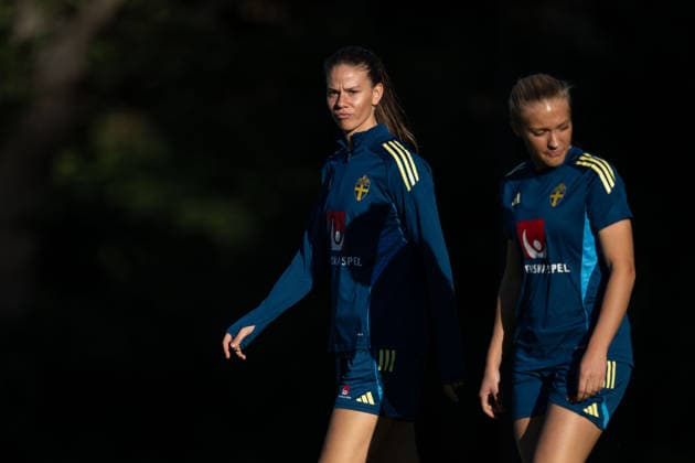 261006 Bella Andersson and Smilla Holmberg of the Swedish women s national football team during a training session on October 6, 2026 in Stockholm. Photo: Emma Wallskog BILDBYRAN kod EW EW0714 fotboll football soccer fotball vm-kval kval fifa womens world cup qualifier qualifier träning practice training sverige sweden dam bbeng Copyright: EMMAxWALLSKOG BB261006EW010