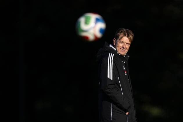 261006 Head coach Tony Gustavsson of the Swedish women s national football team during a training session on October 6, 2026 in Stockholm. Photo: Emma Wallskog BILDBYRAN kod EW EW0714 fotboll football soccer fotball vm-kval kval fifa womens world cup qualifier qualifier träning practice training sverige sweden dam bbeng Copyright: EMMAxWALLSKOG BB261006EW018
