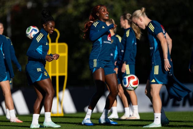 261006 Monica Jusu Bah and Evelyn Ijeh of the Swedish women s national football team during a training session on October 6, 2026 in Stockholm. Photo: Emma Wallskog BILDBYRAN kod EW EW0714 fotboll football soccer fotball vm-kval kval fifa womens world cup qualifier qualifier träning practice training sverige sweden dam bbeng Copyright: EMMAxWALLSKOG BB261006EW025