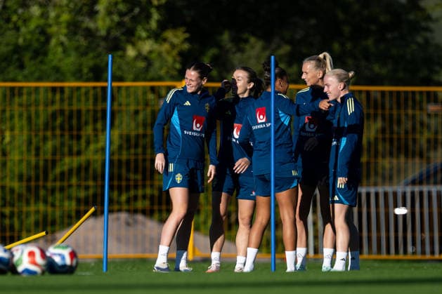261006 Sofia Reidy, Beata Olsson, Felicia Schröder, Stina Blackstenius and Anna Sandberg of the Swedish women s national football team during a training session on October 6, 2026 in Stockholm. Photo: Emma Wallskog BILDBYRAN kod EW EW0714 fotboll football soccer fotball vm-kval kval fifa womens world cup qualifier qualifier träning practice training sverige sweden dam bbeng Copyright: EMMAxWALLSKOG BB261006EW030