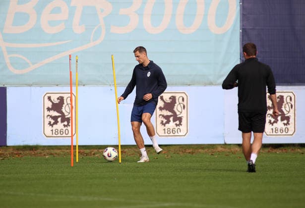Fussball, Herren, Regionalliga Bayern, Saison 2026 2027, TSV 1860 München, Training, Grünwalder Strasse 114 Dennis Dressel (TSV 1860 München) beim separaten Aufbautraining mit Ball