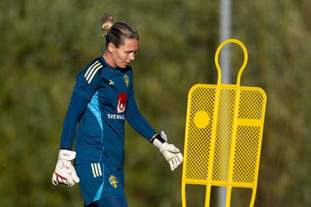 261006 Goalkeeper Jennifer Falk of the Swedish women s national football team during a training session on October 6, 2026 in Stockholm. Photo: Emma Wallskog BILDBYRAN kod EW EW0714 fotboll football soccer fotball vm-kval kval fifa womens world cup qualifier qualifier träning practice training sverige sweden dam bbeng depp Copyright: EMMAxWALLSKOG BB261006EW039