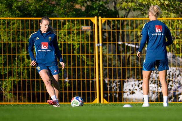 STOCKHOLM, 20261006 Beata Olsson under ett träningspass när damlandslaget i fotboll samlas pa Bosön inför VM-playoff matchen mot Litauen i Kaunas. STOCKHOLM SVERIGE x10070x Copyright: xJessicaxGowx xTTx DAMLANDSLAGET TRÄNING