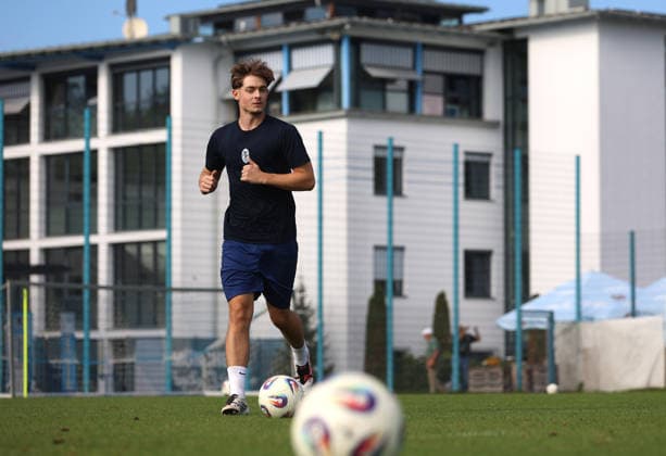 Fussball, Herren, Regionalliga Bayern, Saison 2026 2027, TSV 1860 München, Training, Grünwalder Strasse 114 Noah Klose (TSV 1860 München) laufend auf dem Platz