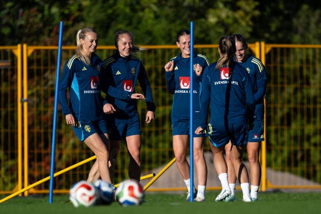 261006 Amanda Ilestedt, Alice Bergström, Sofia Reidy and Hanna Lundkvist of the Swedish women s national football team during a training session on October 6, 2026 in Stockholm. Photo: Emma Wallskog BILDBYRAN kod EW EW0714 fotboll football soccer fotball vm-kval kval fifa womens world cup qualifier qualifier träning practice training sverige sweden dam bbeng Copyright: EMMAxWALLSKOG BB261006EW040