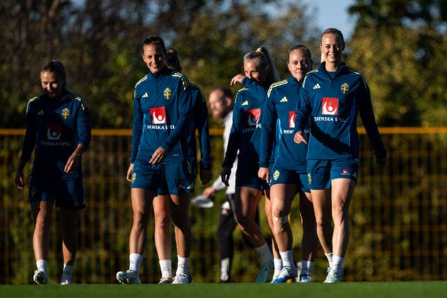 261006 Nathalie Björn and Amanda Ilestedt of the Swedish women s national football team during a training session on October 6, 2026 in Stockholm. Photo: Emma Wallskog BILDBYRAN kod EW EW0714 fotboll football soccer fotball vm-kval kval fifa womens world cup qualifier qualifier träning practice training sverige sweden dam bbeng Copyright: EMMAxWALLSKOG BB261006EW049