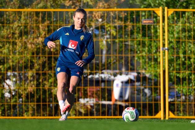 STOCKHOLM, 20261006 Beata Olsson under ett träningspass när damlandslaget i fotboll samlas pa Bosön inför VM-playoff matchen mot Litauen i Kaunas. STOCKHOLM SVERIGE x10070x Copyright: xJessicaxGowx xTTx DAMLANDSLAGET TRÄNING
