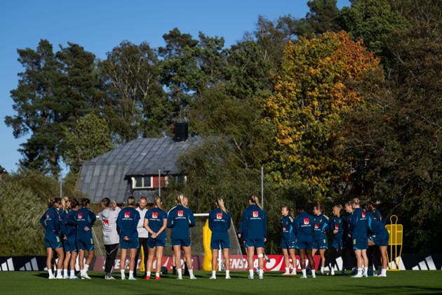 261006 Players of the Swedish women s national football team gather during a training session on October 6, 2026 in Stockholm. Photo: Emma Wallskog BILDBYRAN kod EW EW0714 fotboll football soccer fotball vm-kval kval fifa womens world cup qualifier qualifier träning practice training sverige sweden dam bbeng Copyright: EMMAxWALLSKOG BB261006EW055