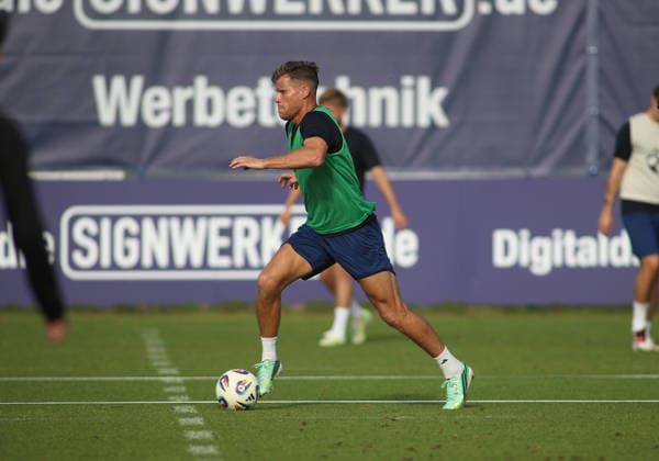 Fussball, Herren, Regionalliga Bayern, Saison 2026 2027, TSV 1860 München, Training, Grünwalder Strasse 114 Florian Niederlechner (TSV 1860 München) mit Ball im Angriff, im Laufen