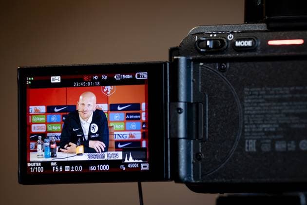 ZEIST - National coach Arjan Veurink during a press conference, PK, Pressekonferenz of the Dutch women s football team ahead of the World Cup qualifying match against Hungary. ROBIN VAN LONKHUIJSEN ANP xVIxANPxSportx xxANPxIVx 571683550 originalFilename: 571683550.jpg