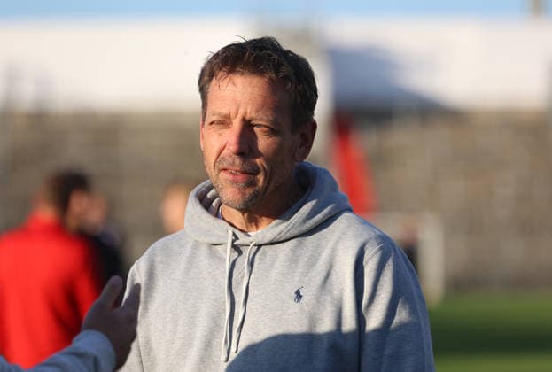 Fussball, Herren, Toto-Pokal, Viertelfinale, Saison 2026 2027, SpVgg Unterhaching - SSV Jahn Regensburg, Sportpark Unterhaching Holger Seitz, Trainer (SpVgg Unterhaching) Kopf, Oberkörper, stehend