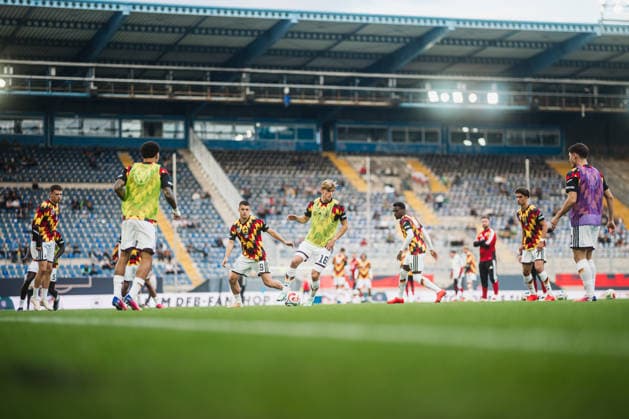 U21, U 21 EM-Qualifikation: Deutschland - Georgien, 06.10.2026 Deutschland macht sich warm, am Ball Aljoscha Kemlein (Deutschland, 16); Fußball, EM-Qualifikation U 21, 10. Spieltag: Deutschland vs. Georgien am 06.10.2026, Bielefeld DFB REGULATIONS PROHIBIT ANY USE OF PHOTOGRAPHS AS IMAGE SEQUENCES AND OR QUASI-VIDEO. Copyright: xBEAUTIFULxSPORTS Tonhäuserx