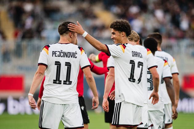 U21, U 21 EM-Qualifikation: Deutschland - Georgien, 06.10.2026 TOR; JUBEL Noah Darvich (Deutschland, 17) zum 1:0 für Deutschland, hier mit DÅ¾enan PejÄinoviÄ‡ (Deutschland, 11); Fußball, EM-Qualifikation U 21, 10. Spieltag: Deutschland vs. Georgien am 06.10.2026, Bielefeld DFB REGULATIONS PROHIBIT ANY USE OF PHOTOGRAPHS AS IMAGE SEQUENCES AND OR QUASI-VIDEO. Copyright: xBEAUTIFULxSPORTS Tonhäuserx