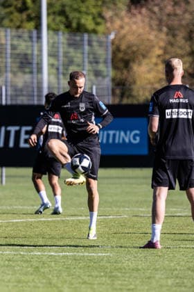 Training SSV Ulm 1846 Fußball mit Alois Schwartz , Fussball, Regionalliga Südwest, Trainingsplatz Ulm 06.10.26 Mattis Hoppe (SSV Ulm 1846 Fußball, 02) Training SSV Ulm 1846 Fußball mit Alois Schwartz , Fussball, Regionalliga Südwest, Trainingsplatz Ulm 06.10.26 Foto: Lucca Fundel Ulm Trainingsplatz Baden-Württemberg Deutschland