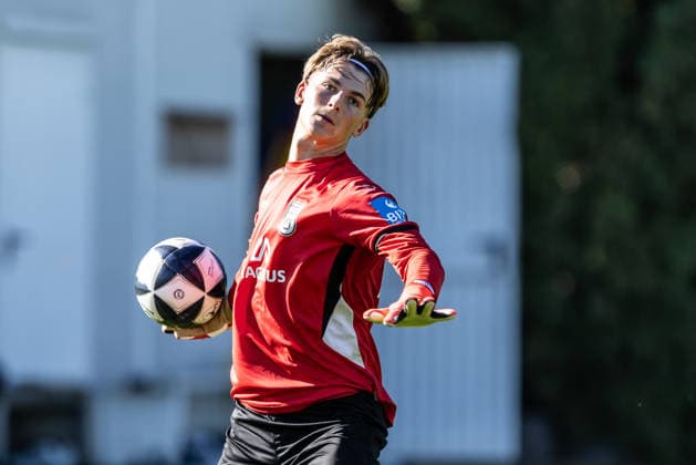 Training SSV Ulm 1846 Fußball mit Alois Schwartz , Fussball, Regionalliga Südwest, Trainingsplatz Ulm 06.10.26 U19-Spieler Torwart Nico Pop (SSV Ulm 1846 Fußball) im Training der Regionalliga Mannschaft Training SSV Ulm 1846 Fußball mit Alois Schwartz , Fussball, Regionalliga Südwest, Trainingsplatz Ulm 06.10.26 Foto: Lucca Fundel Ulm Trainingsplatz Baden-Württemberg Deutschland