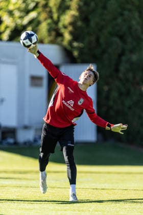 Training SSV Ulm 1846 Fußball mit Alois Schwartz , Fussball, Regionalliga Südwest, Trainingsplatz Ulm 06.10.26 U19-Spieler Torwart Nico Pop (SSV Ulm 1846 Fußball) im Training der Regionalliga Mannschaft Training SSV Ulm 1846 Fußball mit Alois Schwartz , Fussball, Regionalliga Südwest, Trainingsplatz Ulm 06.10.26 Foto: Lucca Fundel Ulm Trainingsplatz Baden-Württemberg Deutschland