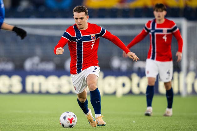 261006 Edvin Austbo of Norway during the UEFA European Under-21 Qualifier football match between Norway and Israel on October 6, 2026 in Stavanger. Photo: Marius Simensen BILDBYRAN COP 238 bbeng em kvalifisering football fotball fotboll israel norge norway soccer U21, U 21 UEFA EURO, EM, Europameisterschaft,Fussball under-21 qualifiers Copyright: MARIUSxSIMENSEN BB261006BB555