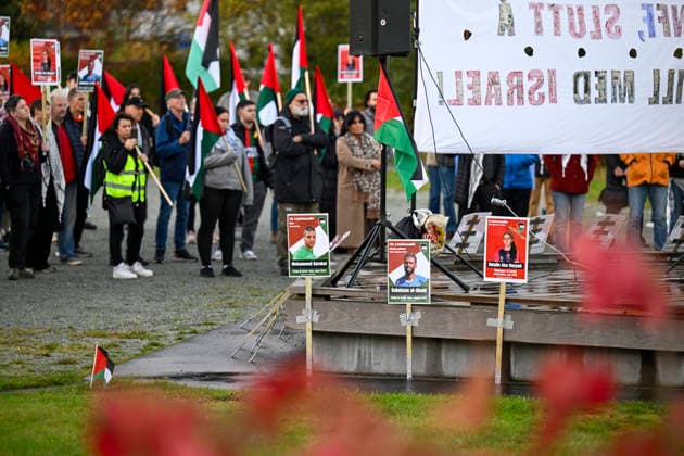 U21 European Championship Qualifier: Norway vs. Israel, Stavanger, October 6, 2026. Demonstrators outside during the European Championship qualifying soccer match between Norway and Israel at Lyse Arena in Stavanger. Photo: Carina Johansen, NTB, Stavanger, Norway. EDITORIAL USE ONLY. RESTRICTED USE FOR BETTING COMPANIES  Copyright: xCarinaxJohansenx xNTBx