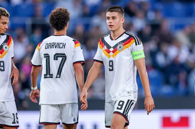 06.10.2026, Fußball, U21, U 21 Länderspiel, Deutschland - Georgien, Qualifikation U21-EM 2027, Almstadion (Bielefeld): Noah Darvich (U21 GER 17) neben Nicolo Tresoldi (U21 GER 09) DFB regulations prohibit any use of photographs as image sequences and or quasi-video. Nordrhein-Westfalen Deutschland