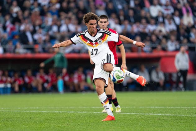06.10.2026, GER, Deutschland U21, U 21 vs Georgien U21 Noah Darvich (Deutschland U21, 17) mit Torschuss, Einzelaktion; Ganzkörper Ganzkoerper ; Ball am Fuss; Bielefeld SchücoArena Bielefeld Deutschland Copyright: xnordphotoxGmbHx xChristianxSchulzex
