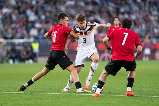 06.10.2026, GER, Deutschland U21, U 21 vs Georgien U21 Zweikampf zwischen Lukas Ullrich (Deutschland U21, 3) und Dachi Lordkipanidze (Georgien U21, 6) Bielefeld SchücoArena Bielefeld Deutschland Copyright: xnordphotoxGmbHx xChristianxSchulzex
