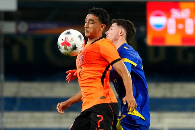 European Championship, EM, Europameisterschaft Qualifier: The Netherlands U21, U 21 v Bosnia and Herzegovina U21 Doetinchem - Ayoub Oufkir of The Netherlands U21 duels for the ball with Aldin Mesic of Bosnia and Herzegovina U21 during the eigth qualification round of the 2026 2027 European Championship Qualifier. The match is set between The Netherlands U21 and Bosnia and Herzegovina U21 at De Vijverberg on 6 October 2026 in Doetinchem, Netherlands. (Hero Images Yannick Verhoeven) Copyright: xYannickxVerhoevenx