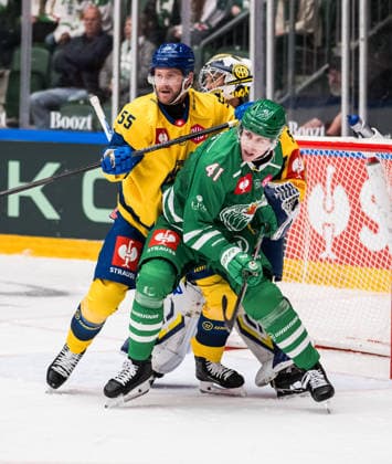 261006 Calle Andersson of Davos and Simon Zether of Rögle during the CHL game between Rögle and Davos on October 6, 2026 in Ängelholm. Photo: Niclas Jönsson BILDBYRAN COP 273 NO0449 ishockey Ice hockey, Eishockey chl champions hockey league rögle davos rögle bbeng ishockey ice hockey chl champions hockey league rögle davos rögle bbeng Copyright: NICLASxJÖNSSON BB261006NO019
