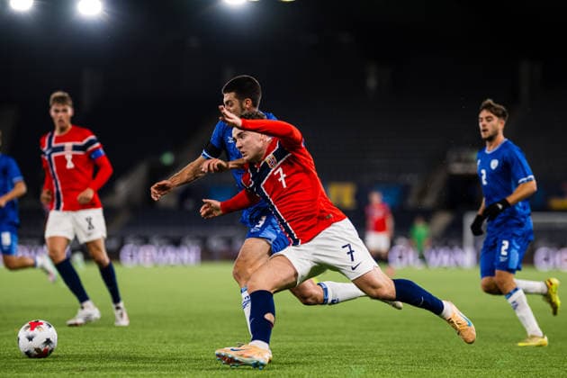 261006 Edvin Austbo of Norway during the UEFA European Under-21 Qualifier football match between Norway and Israel on October 6, 2026 in Stavanger. Photo: Marius Simensen BILDBYRAN COP 238 bbeng em kvalifisering football fotball fotboll israel norge norway soccer U21, U 21 UEFA EURO, EM, Europameisterschaft,Fussball under-21 qualifiers Copyright: MARIUSxSIMENSEN BB261006BB619
