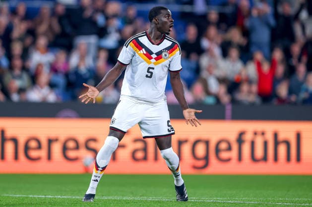06.10.2026, Fußball, U21, U 21 Länderspiel, Deutschland - Georgien, Qualifikation U21-EM 2027, Almstadion (Bielefeld): Joshua Quarshie (U21 GER 05) gestikulierend auf dem Spielfeld nach dem Aberkannten Tor DFB regulations prohibit any use of photographs as image sequences and or quasi-video. Nordrhein-Westfalen Deutschland