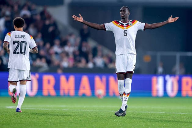 06.10.2026, Fußball, U21, U 21 Länderspiel, Deutschland - Georgien, Qualifikation U21-EM 2027, Almstadion (Bielefeld): Joshua Quarshie (U21 GER 05) gestikulierend auf dem Spielfeld nach dem Aberkannten Tor DFB regulations prohibit any use of photographs as image sequences and or quasi-video. Nordrhein-Westfalen Deutschland