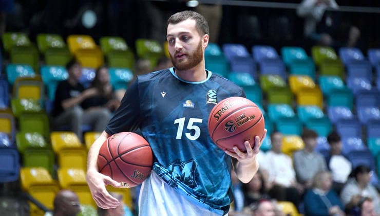 06.10.2026, xokbx, Basketball BKT Europe Cup , Skyliners Frankfurt - Siauliai Basketball v.l. Radii Caisin (Fraport Skyliners Frankfurt) mit Ball Frankfurt