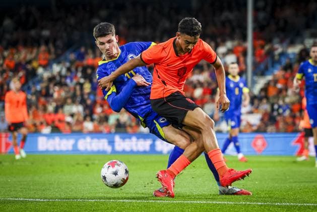 DOETINCHEM , 06-10-2026 , Stadion De Vijverberg , season 2026 2027 , EURO U21, U 21 Qualification football , match between Netherlands U21 and Bosnia and Herzegovina U21 , picture shows Bosnia and Herzegovina player Aldin Mesic and Netherlands player Ayoub Oufkir Netherlands U21 - Bosnia and Herzegovina U21  x207981163x Copyright: