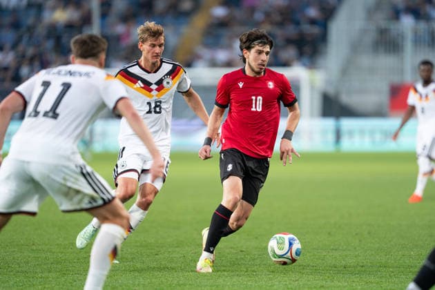 06.10.2026, GER, Deutschland U21, U 21 vs Georgien U21 Nikoloz Dadiani (Georgien U21, 10) und Laurin Ulrich (Deutschland U21, 18) Bielefeld SchücoArena Bielefeld Deutschland Copyright: xnordphotoxGmbHx xChristianxSchulzex
