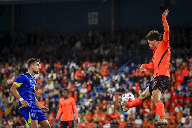 DOETINCHEM , 06-10-2026 , Stadion De Vijverberg , season 2026 2027 , EURO U21, U 21 Qualification football , match between Netherlands U21 and Bosnia and Herzegovina U21 , picture shows Netherlands player Thom Van Bergen and Bosnia and Herzegovina player Anes Krdzalic Netherlands U21 - Bosnia and Herzegovina U21  x207981197x Copyright: