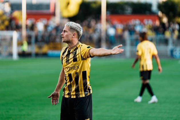 Lukas Scepanik (Alemannia Aachen, 7) fordert Ecke, reklamiert, Deutschland, Fußball, Herren - Mittelrheinpokal (FVM) Saison 2026 2027, 2. Runde: SV Grün - Weiß Brauweiler vs TSV Alemannia Aachen (Ulrich - Haberland - Stadion, Leverkusen) Copyright: xThiemoxRudolphx