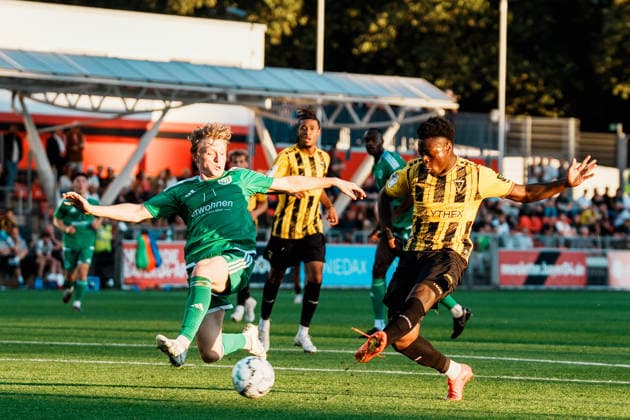Schuss von Ken Izekor (Alemannia Aachen, 18), Aktion, Deutschland, Fußball, Herren - Mittelrheinpokal (FVM) Saison 2026 2027, 2. Runde: SV Grün - Weiß Brauweiler vs TSV Alemannia Aachen (Ulrich - Haberland - Stadion, Leverkusen) Copyright: xThiemoxRudolphx