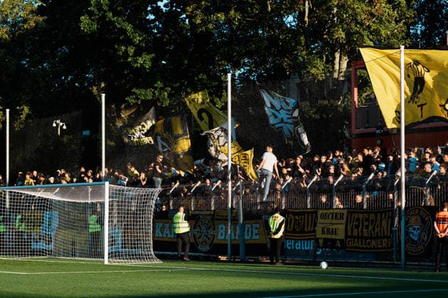 Fans der Alemannia, Support, Ultras, Deutschland, Fußball, Herren - Mittelrheinpokal (FVM) Saison 2026 2027, 2. Runde: SV Grün - Weiß Brauweiler vs TSV Alemannia Aachen (Ulrich - Haberland - Stadion, Leverkusen) Copyright: xThiemoxRudolphx