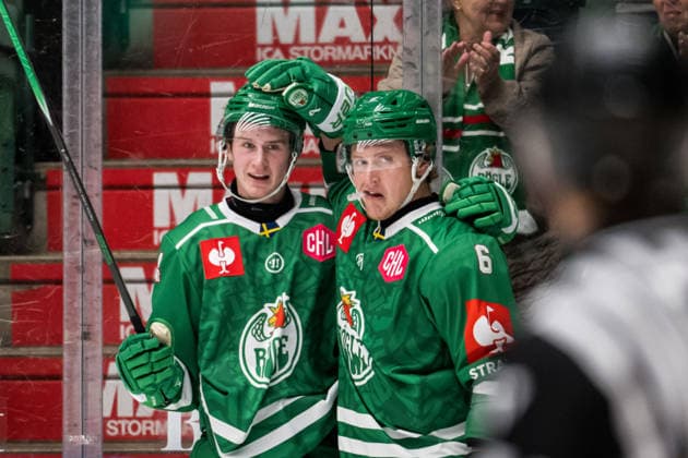 261006 Tinus Luc Koblar and Paul Ladue of Rögle celebrates after 2-0 during the CHL game between Rögle and Davos on October 6, 2026 in Ängelholm. Photo: Niclas Jönsson BILDBYRAN COP 273 NO0449 ishockey Ice hockey, Eishockey chl champions hockey league rögle davos rögle bbeng jubel celebrates Copyright: NICLASxJÖNSSON BB261006NO022