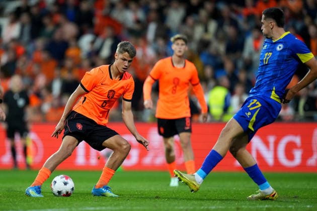 European Championship, EM, Europameisterschaft Qualifier: The Netherlands U21, U 21 v Bosnia and Herzegovina U21 Doetinchem - Sean Steur of The Netherlands U21 dribbles during the eigth qualification round of the 2026 2027 European Championship Qualifier. The match is set between The Netherlands U21 and Bosnia and Herzegovina U21 at De Vijverberg on 6 October 2026 in Doetinchem, Netherlands. (Hero Images Yannick Verhoeven) Copyright: xYannickxVerhoevenx