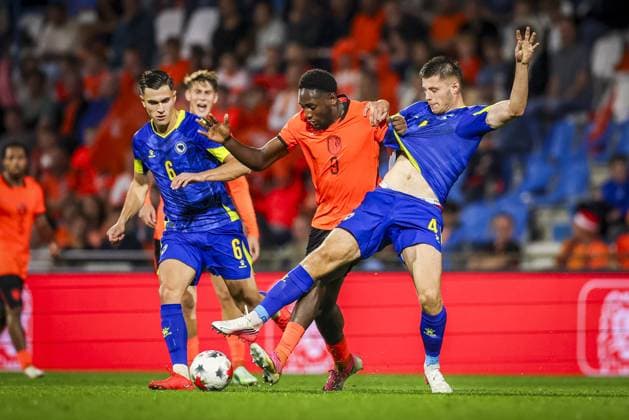 DOETINCHEM , 06-10-2026 , Stadion De Vijverberg , season 2026 2027 , EURO U21, U 21 Qualification football , match between Netherlands U21 and Bosnia and Herzegovina U21 , picture shows Bosnia and Herzegovina player Emin Kujovic, Netherlands player Lequincio Zeefuik, Bosnia and Herzegovina player Nidal Celik Netherlands U21 - Bosnia and Herzegovina U21  x207981329x Copyright: