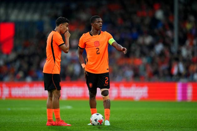 European Championship, EM, Europameisterschaft Qualifier: The Netherlands U21, U 21 v Bosnia and Herzegovina U21 Doetinchem - Ayoub Oufkir of The Netherlands U21 talks with Givairo Read of The Netherlands U21 during the eigth qualification round of the 2026 2027 European Championship Qualifier. The match is set between The Netherlands U21 and Bosnia and Herzegovina U21 at De Vijverberg on 6 October 2026 in Doetinchem, Netherlands. (Hero Images Yannick Verhoeven) Copyright: xYannickxVerhoevenx