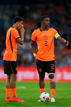 European Championship, EM, Europameisterschaft Qualifier: The Netherlands U21, U 21 v Bosnia and Herzegovina U21 Doetinchem - Ayoub Oufkir of The Netherlands U21 talks with Givairo Read of The Netherlands U21 during the eigth qualification round of the 2026 2027 European Championship Qualifier. The match is set between The Netherlands U21 and Bosnia and Herzegovina U21 at De Vijverberg on 6 October 2026 in Doetinchem, Netherlands. (Hero Images Yannick Verhoeven) Copyright: xYannickxVerhoevenx