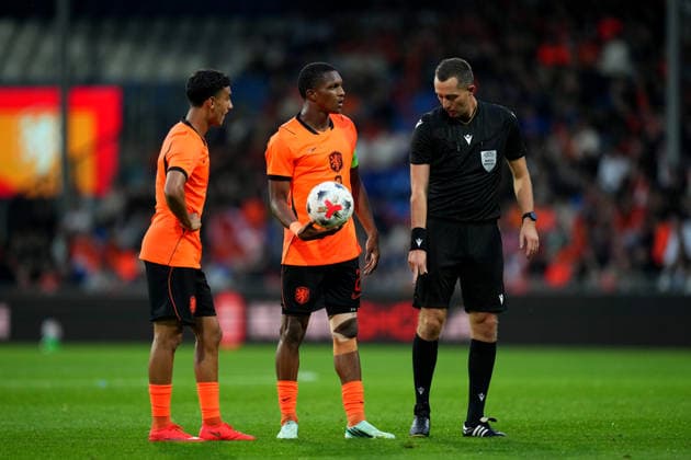 European Championship, EM, Europameisterschaft Qualifier: The Netherlands U21, U 21 v Bosnia and Herzegovina U21 Doetinchem - Ayoub Oufkir of The Netherlands U21 and Givairo Read of The Netherlands U21 look on during the eigth qualification round of the 2026 2027 European Championship Qualifier. The match is set between The Netherlands U21 and Bosnia and Herzegovina U21 at De Vijverberg on 6 October 2026 in Doetinchem, Netherlands. (Hero Images Yannick Verhoeven) Copyright: xYannickxVerhoevenx