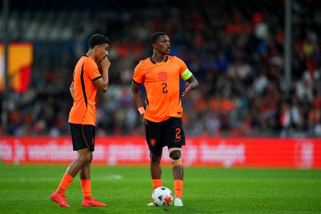 European Championship, EM, Europameisterschaft Qualifier: The Netherlands U21, U 21 v Bosnia and Herzegovina U21 Doetinchem - Ayoub Oufkir of The Netherlands U21 talks with Givairo Read of The Netherlands U21 during the eigth qualification round of the 2026 2027 European Championship Qualifier. The match is set between The Netherlands U21 and Bosnia and Herzegovina U21 at De Vijverberg on 6 October 2026 in Doetinchem, Netherlands. (Hero Images Yannick Verhoeven) Copyright: xYannickxVerhoevenx