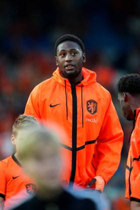 European Championship, EM, Europameisterschaft Qualifier: The Netherlands U21, U 21 v Bosnia and Herzegovina U21 Doetinchem - Lequincio Zeefuik of The Netherlands U21 enters the pitch before the eigth qualification round of the 2026 2027 European Championship Qualifier. The match is set between The Netherlands U21 and Bosnia and Herzegovina U21 at De Vijverberg on 6 October 2026 in Doetinchem, Netherlands. (Hero Images Yannick Verhoeven) Copyright: xYannickxVerhoevenx